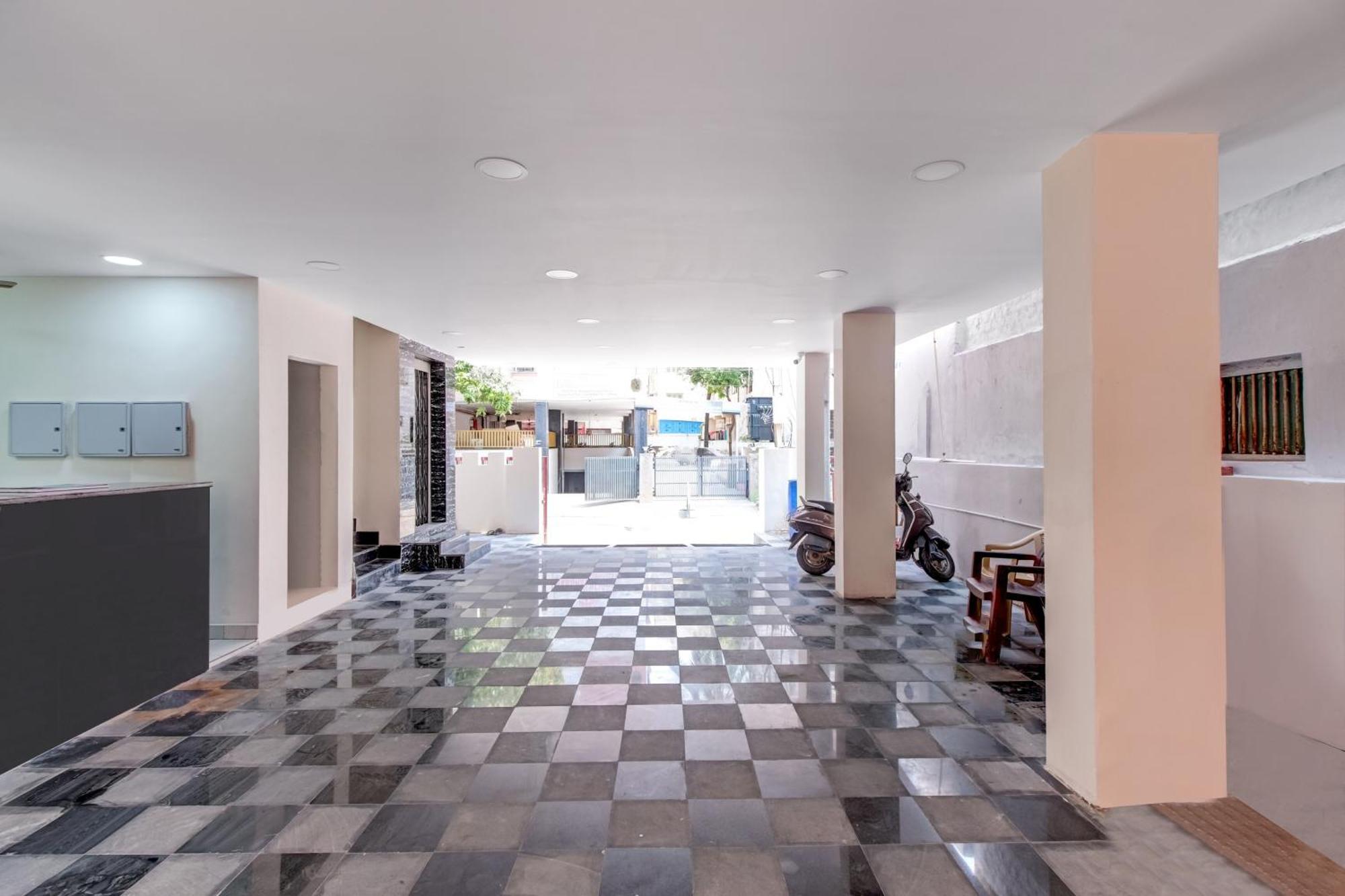 Hotel O Leela Elite Vijayawada Bagian luar foto